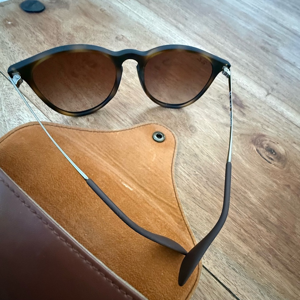 Ray-Ban Tortoiseshell Round Erika Sunglasses - Brown Gradient Lenses - Picture 9 of 10